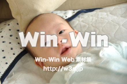 生後１ヶ月の赤ちゃんの写真素材 W-000798