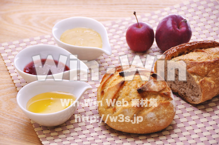 パンにどれを付けて食べようの写真素材 W-000036