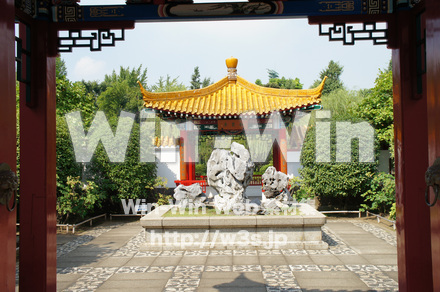 大師公園内　中国式公園「潘秀園」の写真素材 W-005081