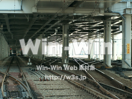 元住吉駅の線路の写真素材 W-007535